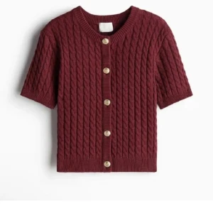 hm kofta! - säljer denna super fina hm kofta då den inte kommer till användning längre! kom gärna privat för fler bilder! priset går att diskuteras men tar inte emot bud under 150