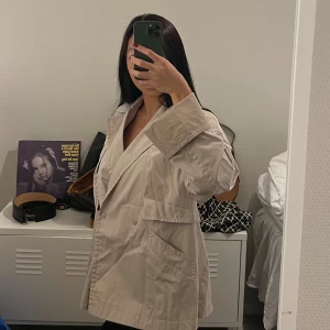 Beige trenchcoat - Mycket fint skick! Oversized, från MQ