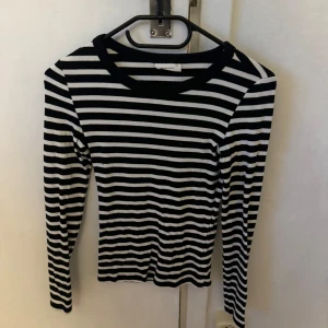 Ribbad topp - Jättebra skick!💕
