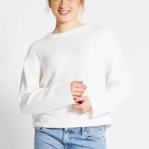 vit stickad tröja  - vit stickad tröja, inte nopprig, använd en gång, storlek XS 