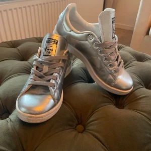 Sällsynta Stan Smith Silver - Använd fåtal gånger. Mycket bra skick. Storlek 36