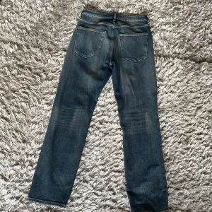HM straight fit jeans - Bra skick 