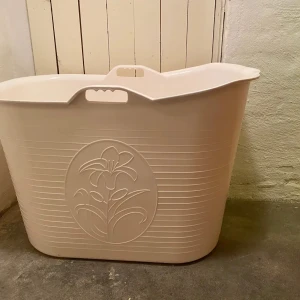 Badbalja Vuxen - En mysig badbalja som rymmer en vuxen. Perfekt till dig som vill bada men inte rymmer ett badkar.   Upphämtning bara i sthlm