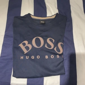 Hugo boss tröja - Säljer denna eftersom den inte kommer till användning.