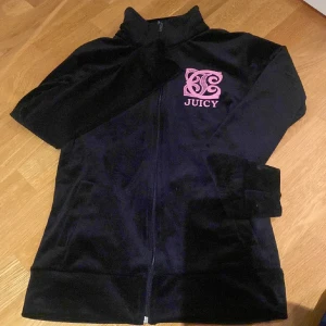 Kofta - Juicy couture tröja som aldrig är använd säljes