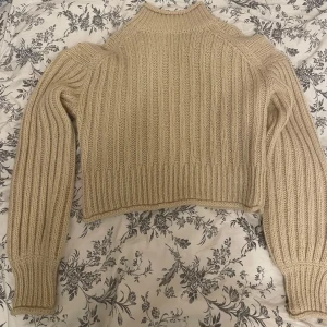 Stickad tröja  - Stickad tröja från Nelly😊