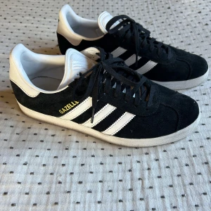 adidasSneakers Gazelle BB5476 Svart - Hela, inget söndrigt