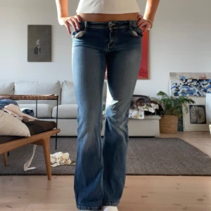 Lågmidjade jeans - Snygga bootcut jeans