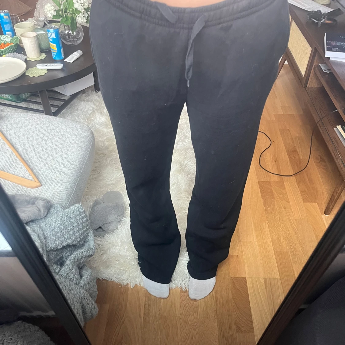 Svarta mjukisbyxor från Gina Tricot - 90