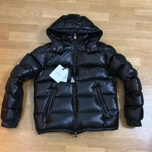 Moncler Maya - Helt ny Oanvänd