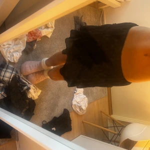 Söt svart kjol - Bra skick