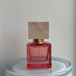 Rituals parfym 🌸🌺 - Säljer denna parfym från Rituals i doften Rêve de Hanami🌺 Endast testad, alltså som ny. Finns beskrivning och doftnoter på sida 3 & 4🌸