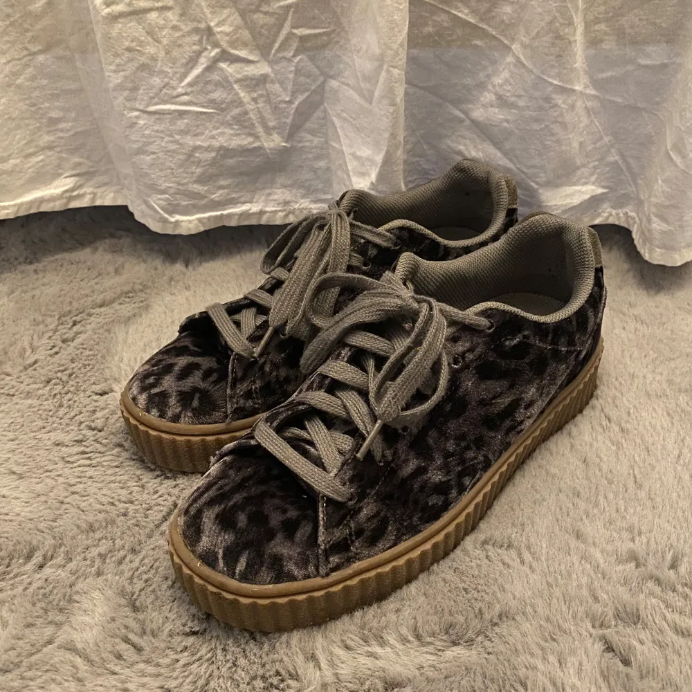 Säljer nu dessa leopard sneakers från K.cobler. Storlek 40 men jag anser de även passar 39.  #leopardprint #leopard #sneakers #storlek40 #billigt #skor. Skor.