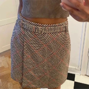 Kjol - Så fin! Rätt liten i strl, jag har normalt 34/36