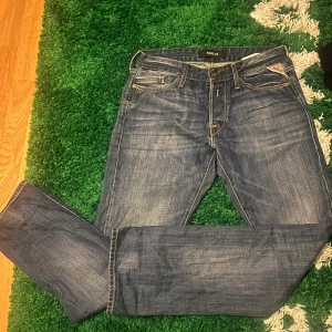 Replay herr jeans - Hej!Säljer ett par replay jeans i extremt bra skick