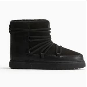 Hm vinterskor - Jag säljer mina inuikii liknande vinterskor från h&m som jag köpte förra året men som aldrig är använda. De är i storlek 39 men passar även 38. Jätte varma och mysiga💕💕❄️❄️ skriv till mig för fler bilder på skick osv