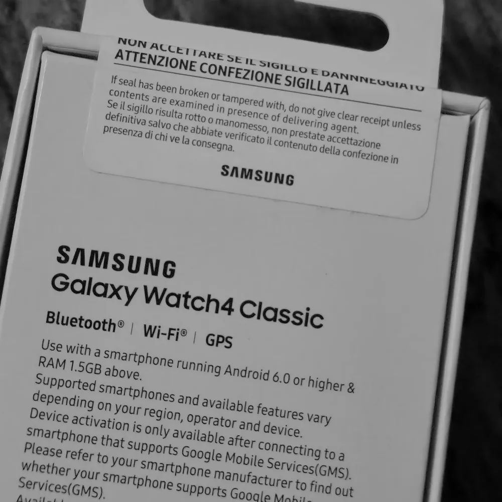 Säljer min nya Galaxy Watch4 Classic. Skick: helt ny med sin kartong.  *Kvitto finns*. Accessoarer.