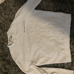 Boxy tröja - En fin tröja från asos i Stl S  Tröjan är nästan oanvönd och är lite box fit