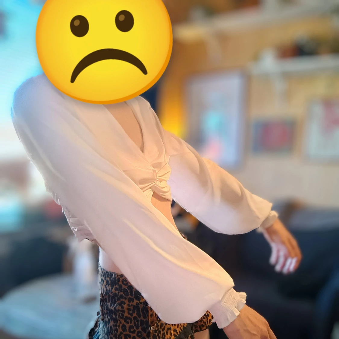 Elegant och tidlös grädd vit blus i siden  - 1