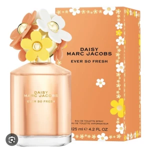 Daisy Ever So Fresh från Marc Jacobs  - Lite mer än hälften kvar. Tror att det var 30 ml från början.