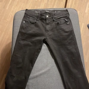 Replay Jeans  - Säljer nu mina jeans från replay då dem inte längre passar mig, byxorna är i bra skick och är i storlek 31/30 