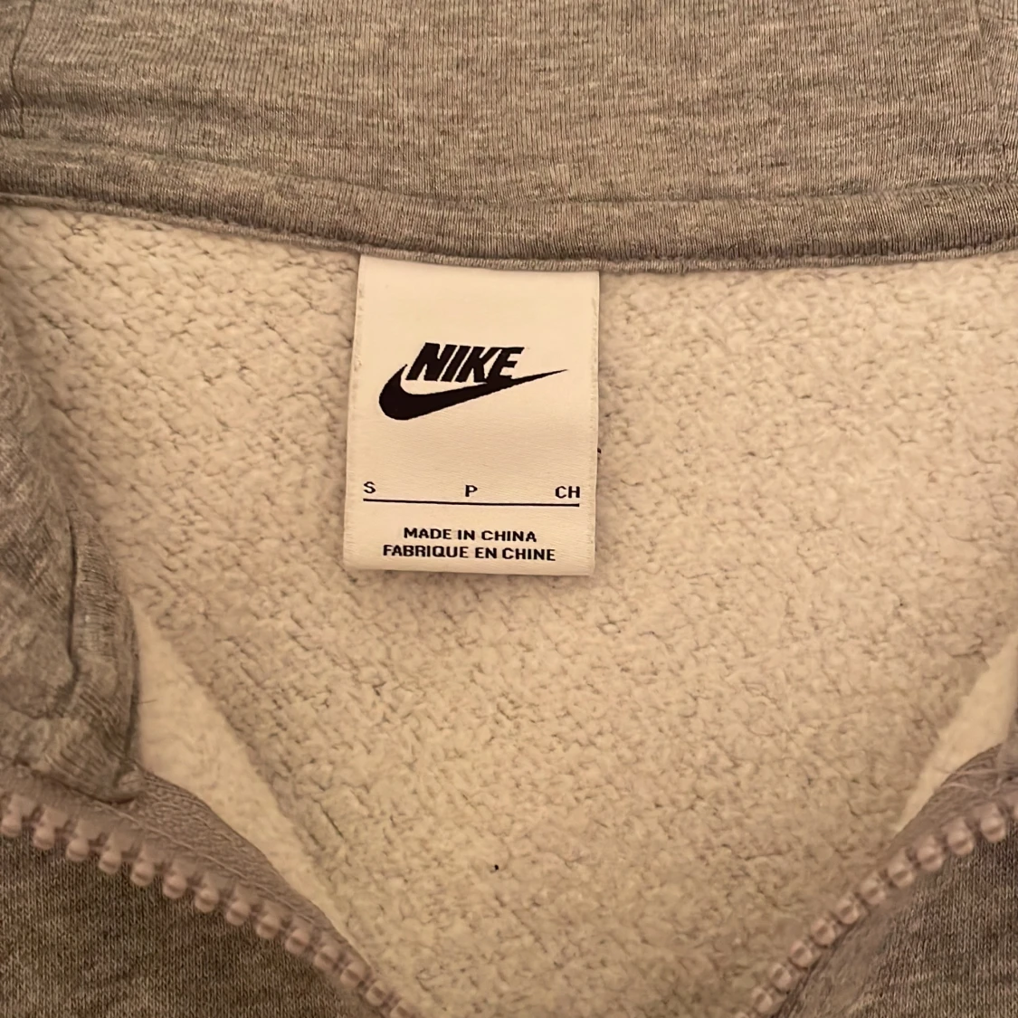 Grå hoodie från Nike - 90