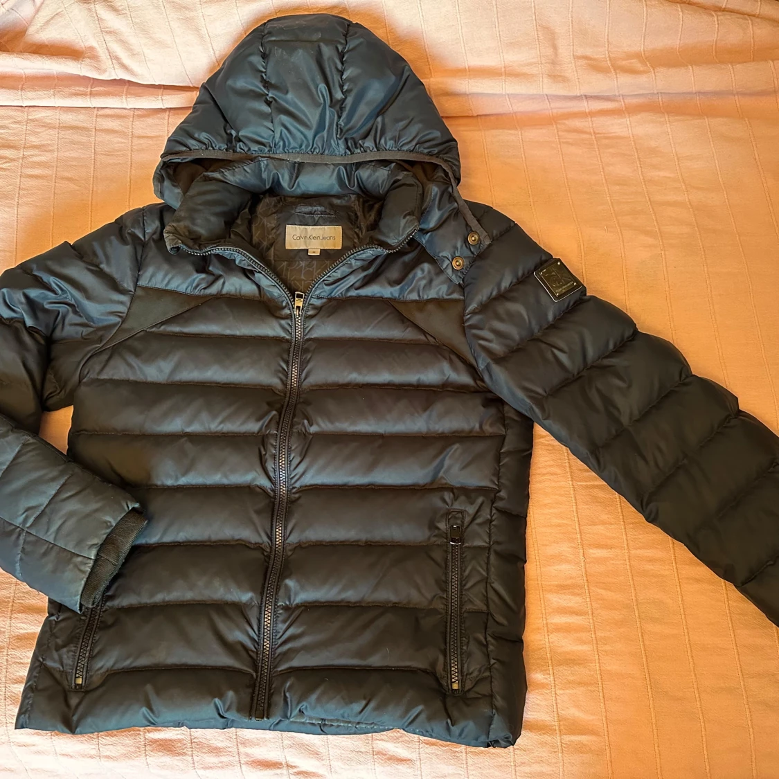 Mörkblå pufferjacka från Calvin Klein Jeans