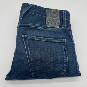 REPLAY ANBASS JEANS - - Replay anbass jeans - Slim fit passform - Storlek W30/L32 - Nypris runt 1800kr -  Deluxecloset