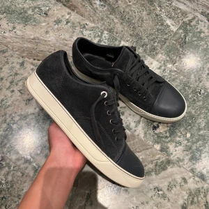 Lanvin cap toe - Ett par fina matta lanvins i storlek 7! Dom är i extremt bra skick och endast skorna medföljer!