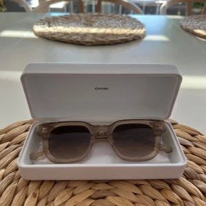 Chimi 04 Ecru (Nya) - Säljer ett par CHIMI 04 Ecru, HELT Oanvända. Nypris ligger på 1350kr men säljer dom för 400kr eftersom jag vill ha ett annat par.