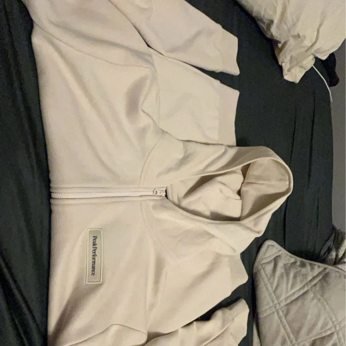 Vit hoodie från Peak Performance