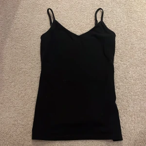 Linne från Annafield - Säljer mitt svara linne då jag har många liknande linnen. Aldrig använt💕 skriv om ni vill ha bild på passformen