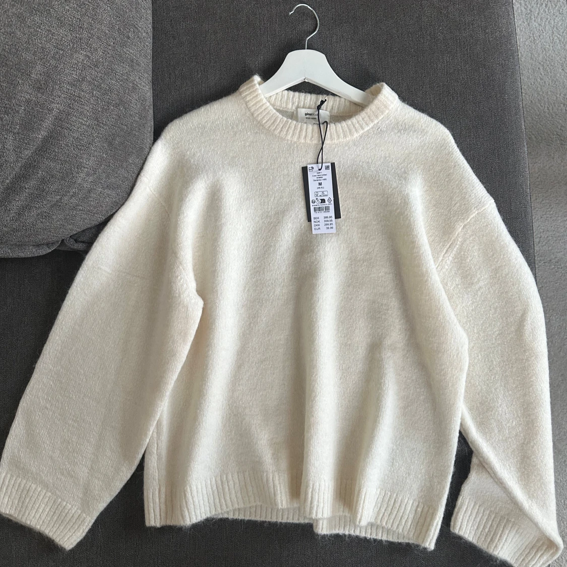 Vit stickad från Gina 💗