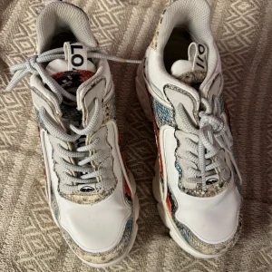 Buffalo med ormmönster - Smått smutsiga men inga defekter 🥰