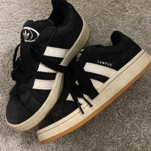 Addidas Campus - Jättefina Addidas campus!! Lite slitna inuti, syns på bild 3💓