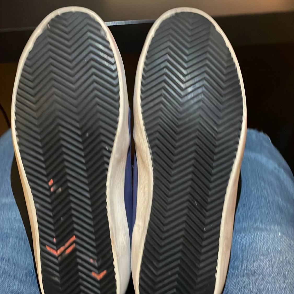 Blå sneakers från The Gallerist - 3