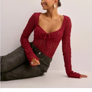 Lace top Nelly - Röd lace-top från Nelly❤️Endast testad men utan prislapp🥂