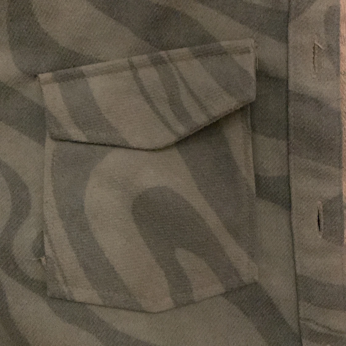 Grön zebramönstrad tröja från H&M - 92