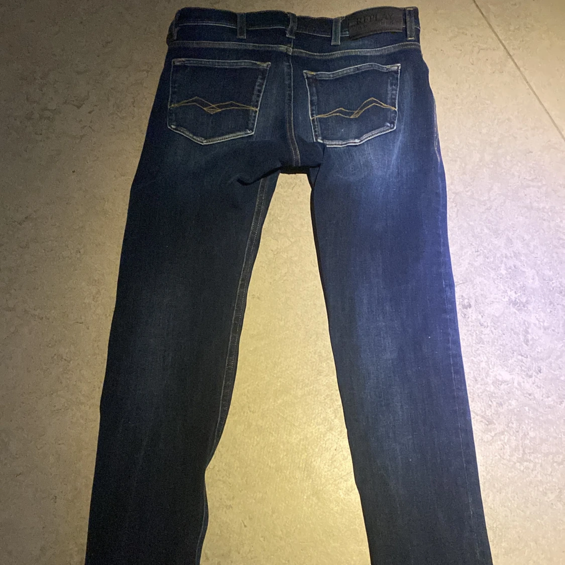 Mörkblå jeans från Replay - 90