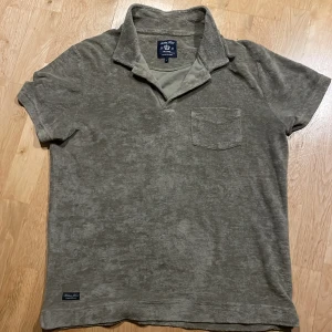  kortärmad tröja från Robbie Moor - Storlek L, frotté material. Köpt för 600