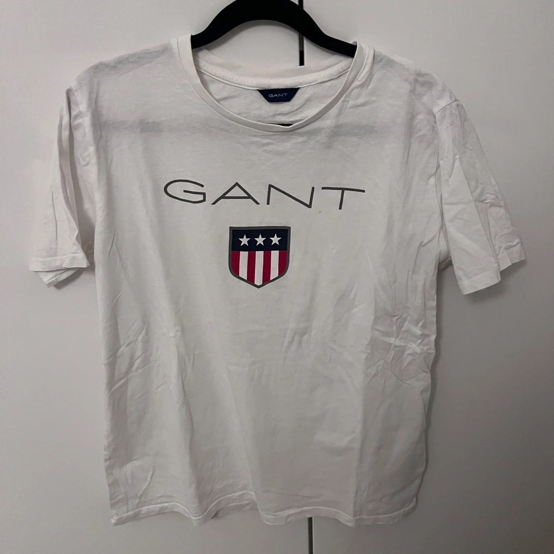 Vit t-shirt från GANT