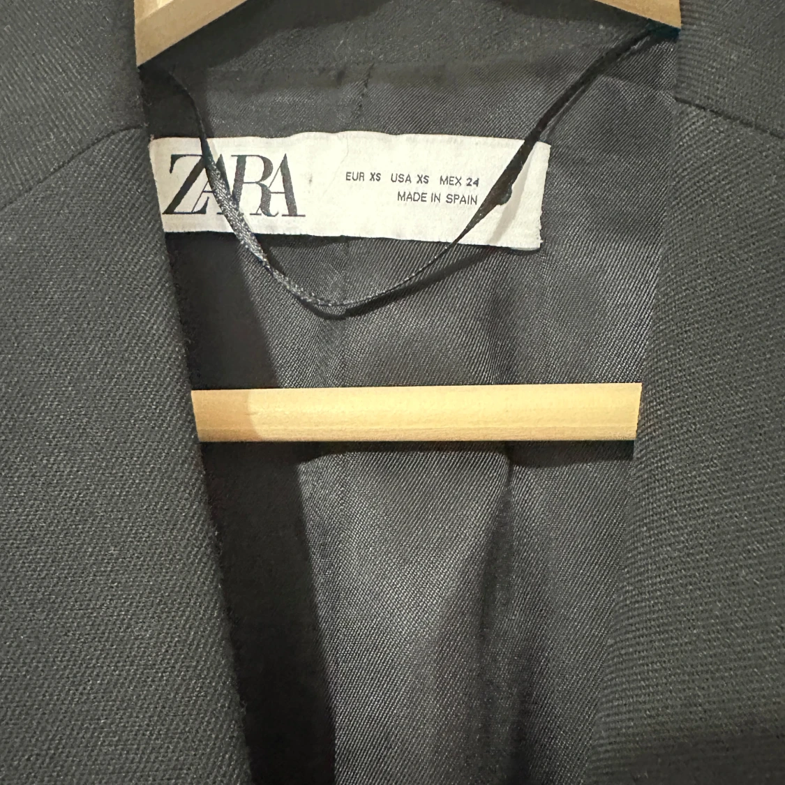 Svart blazer från Zara - 90