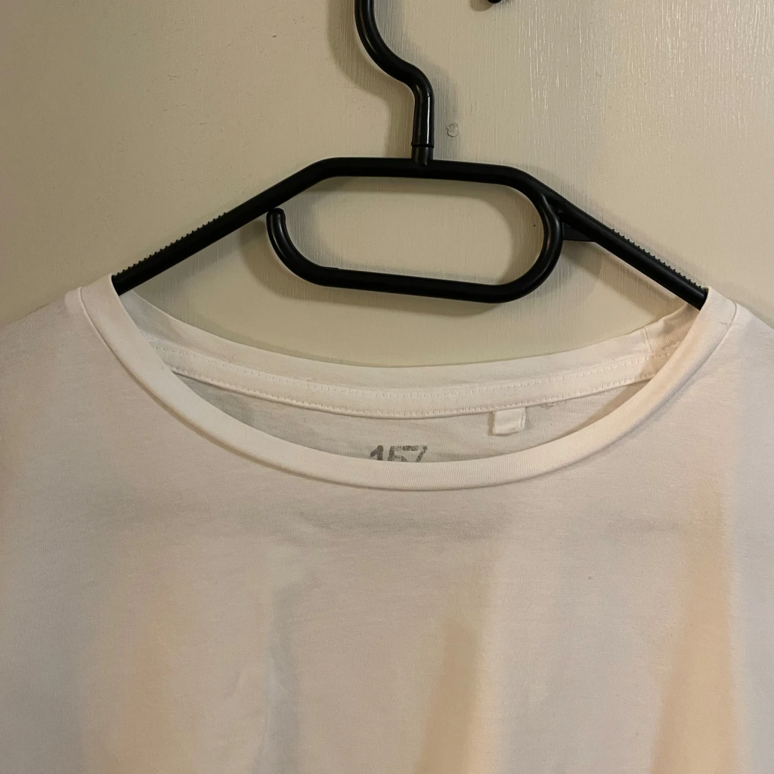 Vit croppad t-shirt från Lager 157 - 93