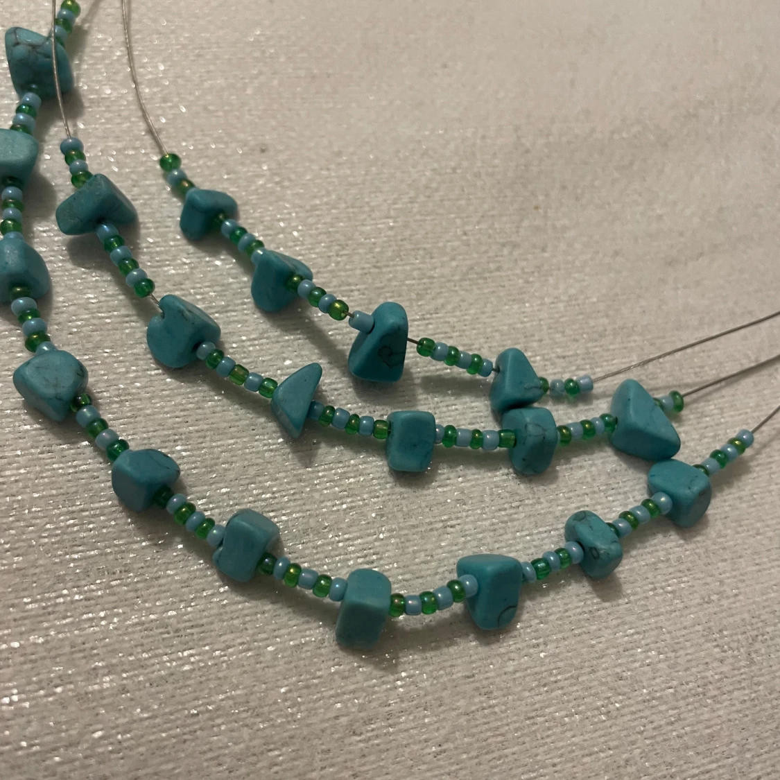 Turkost halsband med stenar - 90