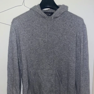 Kashmir Hoodie  - Kashmir Hoodie grå. Stl M