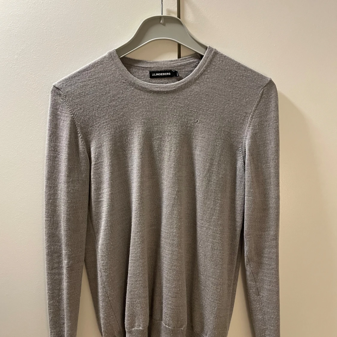 Grå tröja från J.Lindeberg