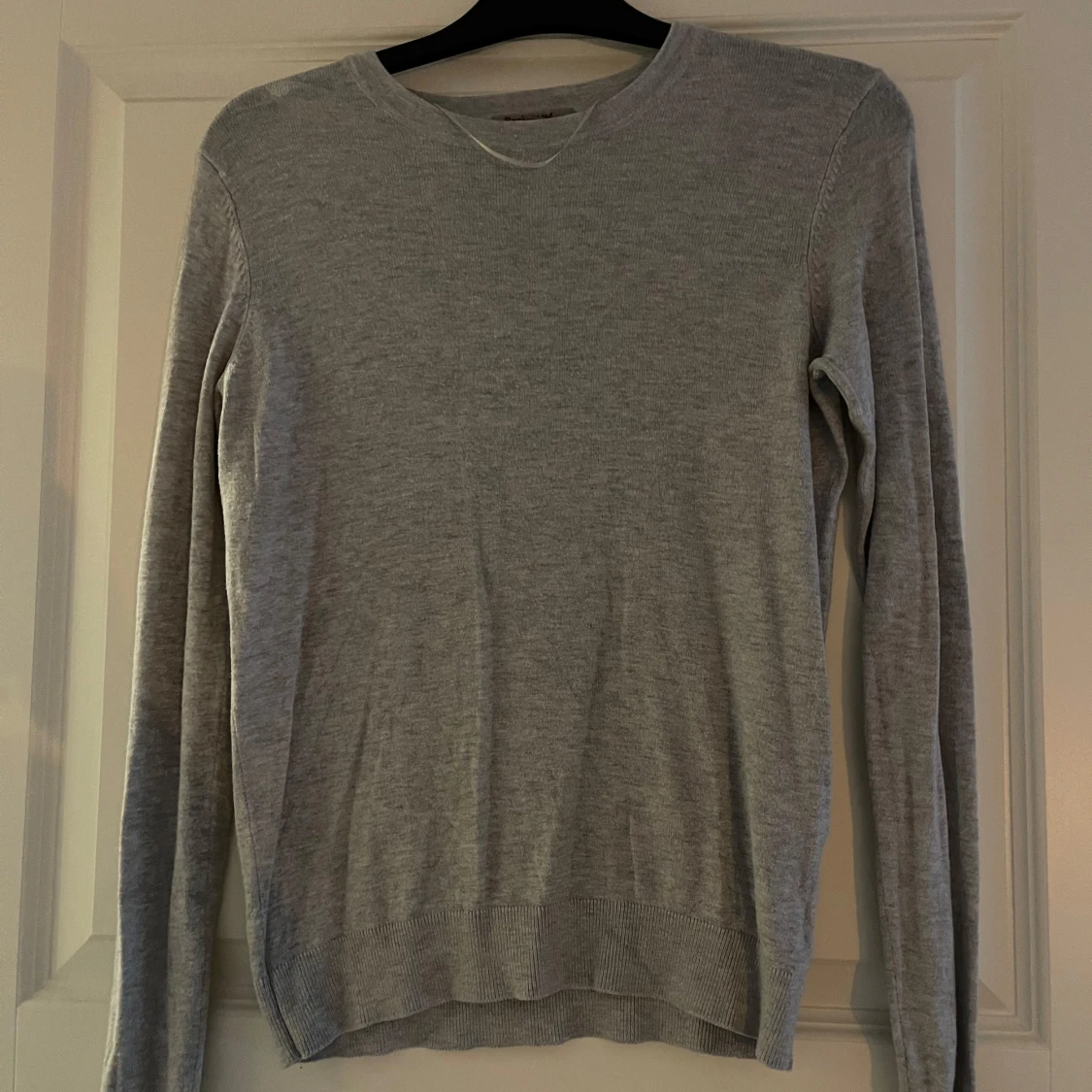 Grå långärmad tröja