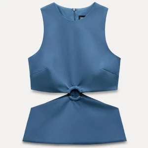 Blå topp zara - Blå populär topp från Zara. Superfin men säljer då jag har en likadan i annan storlek. Har prislapp kvar, endast testad💕💕