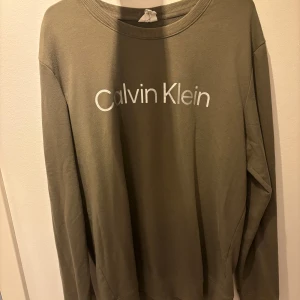 Calvin klein sweetshirt  - Väl använd. Storlek M