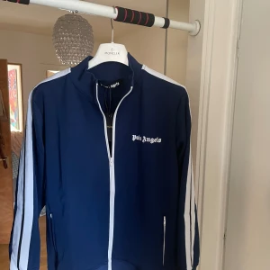 Palm angels tröja - Säljer min Palm angels tröja ny skick skriv om ni har frågor eller byte 